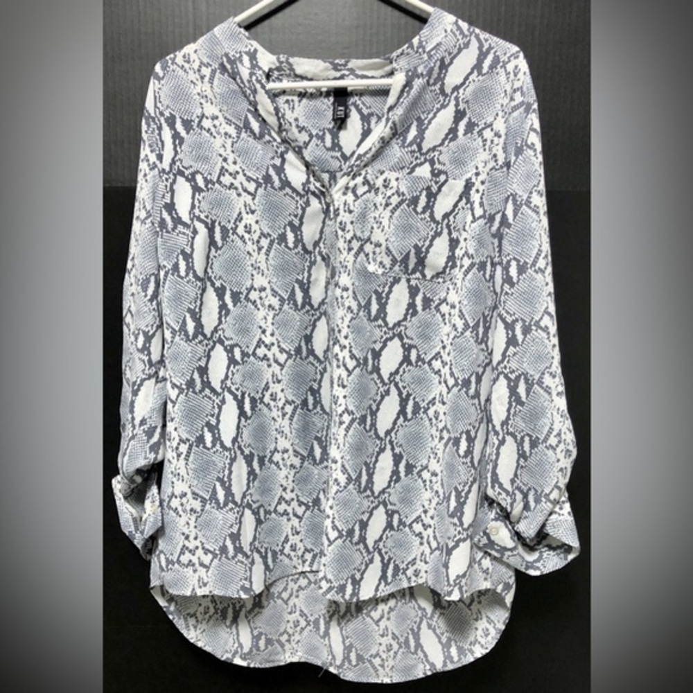 🌚Kut From The Kloth Harper Roll Tab Sleeve Snakeskin Blouse